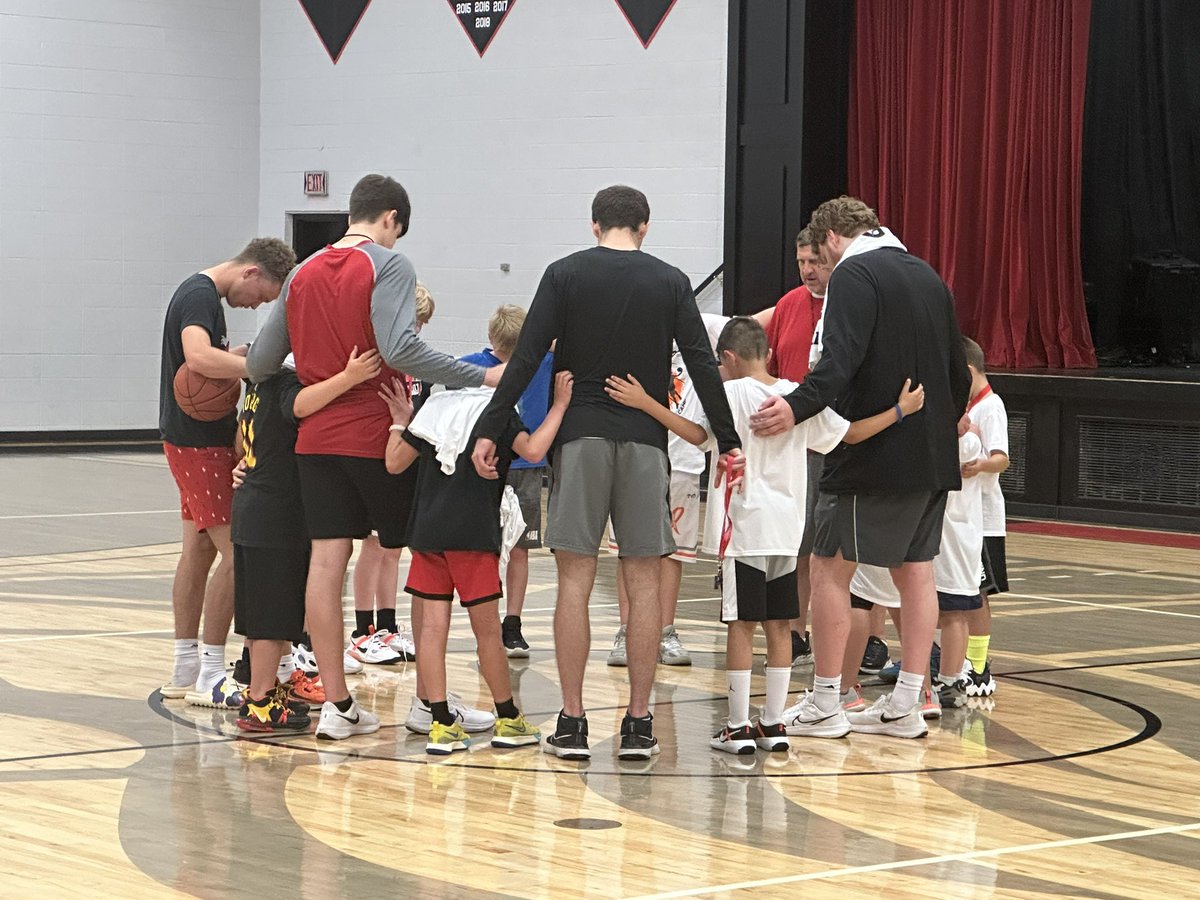 Reed1Stephenson's tweet image. @GoKnightsMBB 🏀 camp with the family. @Chpack20 @travis_weaver44 @rylie_potter