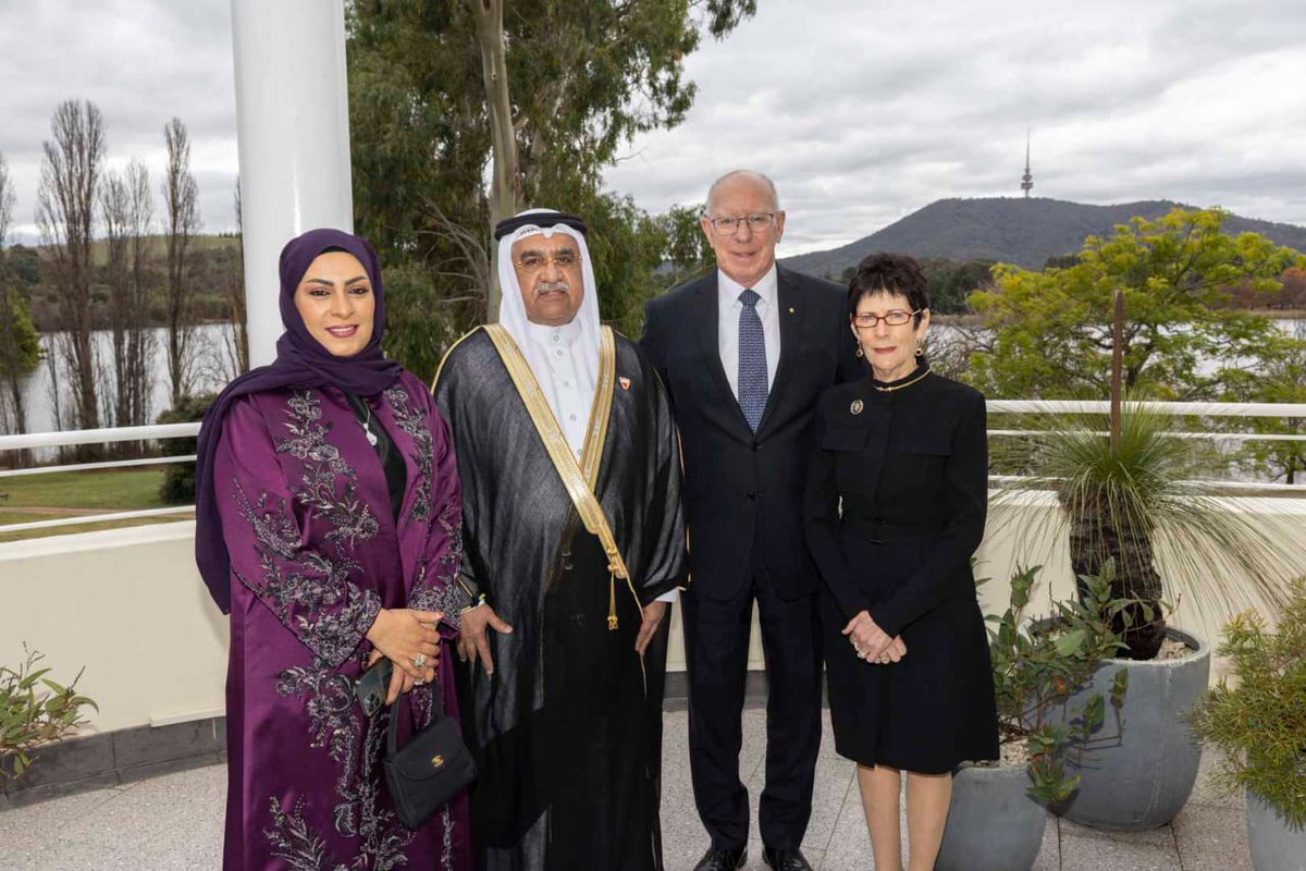 BahrainEmbIND's tweet image. تسلم فخامة الجنرال ديفيد هيرلي، الحاكم العام للكومونولث الاسترالي أوراق اعتماد سعادة السفير أحمد عبدالله الهاجري، سفيرًا لمملكة البحرين لدى استراليا المقيم في جاكرتا.