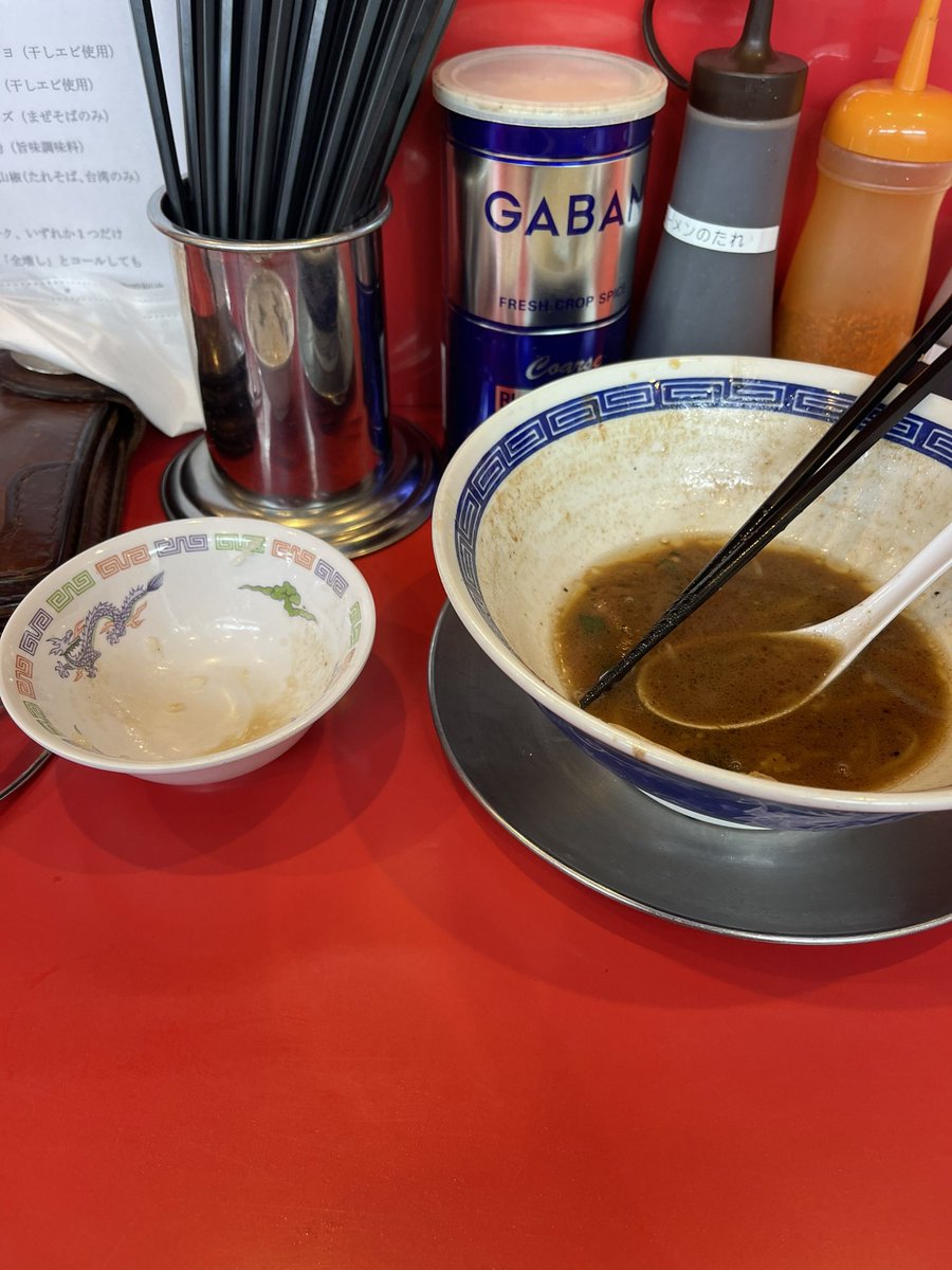 ty19630701's tweet photo. 本日のランチ
ジャンプ@春日部
ROCK DAYs限定
ブラックガーリックそば+ミニライス、豚・ローストポーク。5時間半待ちて、遂に入店☝️久々復活のROCK DAYsなら、行かない訳ないでしょ☝️痛恨のコールミスは、ご愛嬌🤣本日も、大変美味しゅうございました🙇♂️
#ジャンプ
#ROCKDAYs
#ブラックガーリックそば https://t.co/o4K0FnhMv2