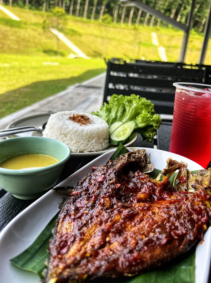 CyberjayaTumez's tweet photo. Break panjang harini kan? geng2 wanita apalagi boleh lah foodhealing di sini.

Sambil makan, sambil borak2.
Ikan bakar kat sini lengkap satu hidangan nasi dan freerefill air serendah 12.90 je tau.

Lokasi Tumez Cyberjaya
@Twt_Cyberjaya https://t.co/H9gTBlyKJC