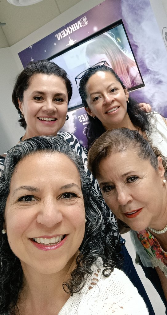 RosiquiB's tweet photo. Haciendo lo que más nos gusta!! Nikeneando 😜 Nos quieres conocer? 📱 5526995246 #rosiquibalance #salud #bienestar #networking #Nikken #BeNikken #FelizJueves https://t.co/QcJvpWmd4q