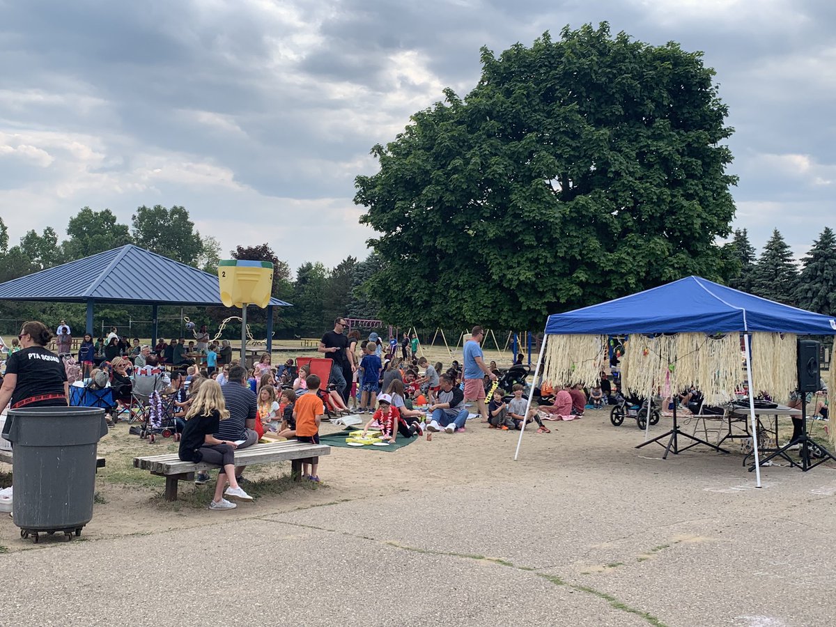 WeAreTheWeckies's tweet image. Such a fun-tastic time @KeithElementary ‘s Beach Blanket Bingo tonight!! Way to go Keith PTA!! 🍕😎🏆 @WalledLkSchools #wleced