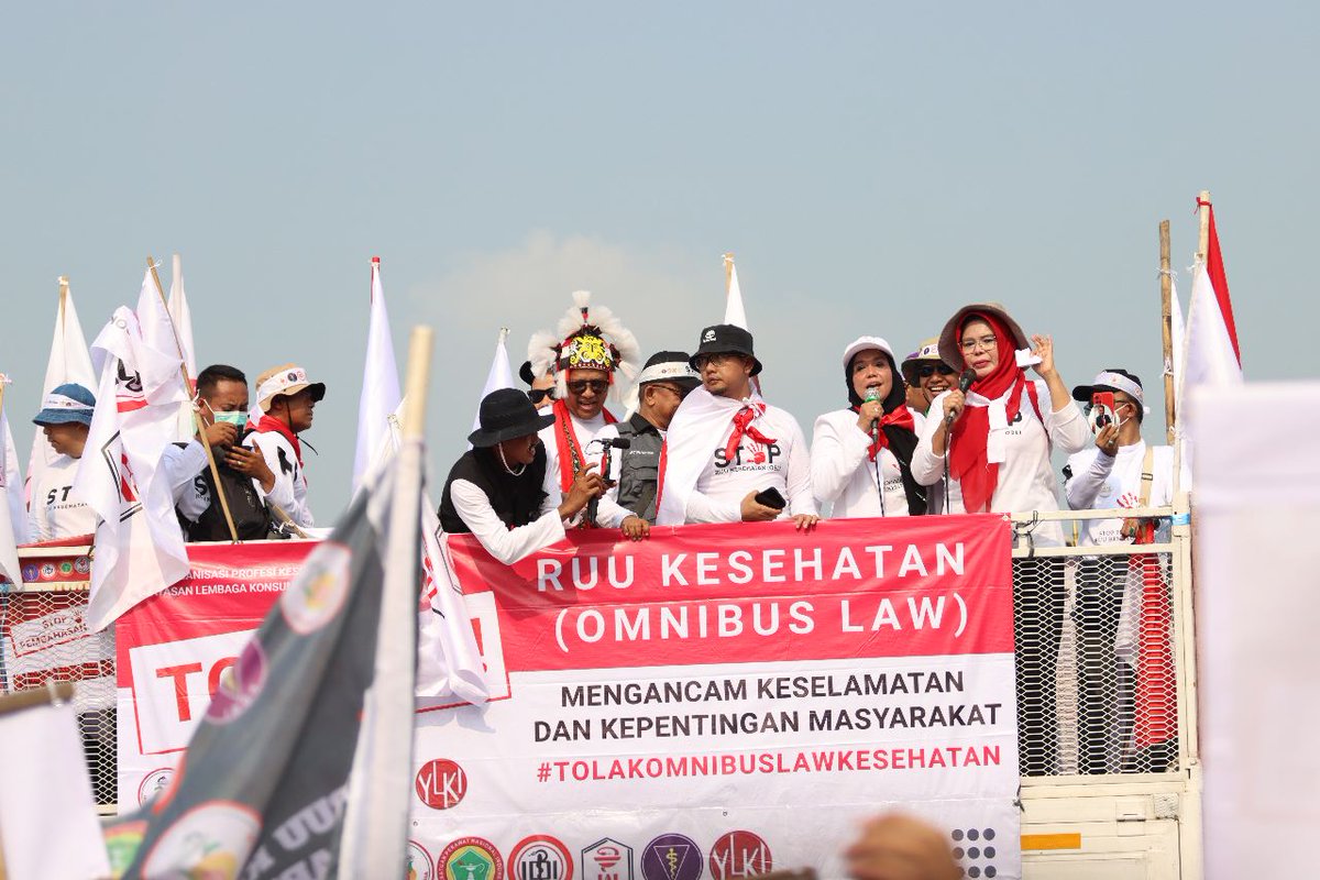 #StopPembahasanRUUKesehatan
<a href="/KemenkesRI/">Kementerian Kesehatan RI</a> <a href="/DPR_RI/">DPR RI</a>