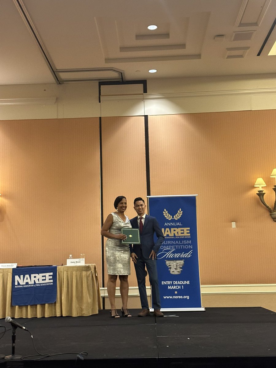 NAREE president Jason Hidalgo, Reno Gazette-Journal presented freelancer Carisa Chappell, the bronze award for Best Residential Real Estate Story for her piece, “Where to Buy Now” published in Chicago Magazine. #NAREE2023 #journalism #awards #RealEstate