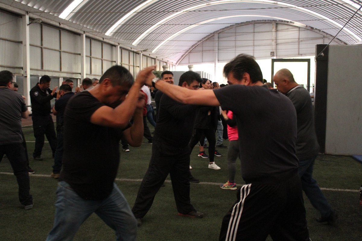 BoxeoCDMX's tweet photo. ¡Afinando los últimos detalles! 🥊😎

Así vivimos un entrenamiento más rumbo a la Clase Masiva de Box 2023 en la Fiscalía General de Justicia de la Ciudad de México. https://t.co/zoTy0WxIRP