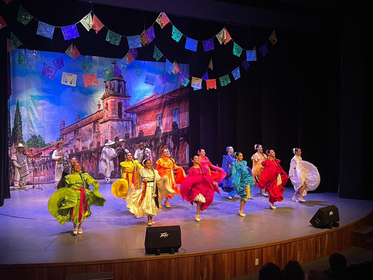 SeculMorelia's tweet photo. 💃 El Ballet Folklórico del Ayuntamiento de Morelia participó en el 1er Encuentro Latinoamericano de Danza Folklórica 2023 que inició este jueves en Morelia. 
Los esperamos el viernes a las 5 de la tarde en la Plaza Melchor Ocampo. 
🎟️ Acceso Gratuito. https://t.co/o0uWEA0atR