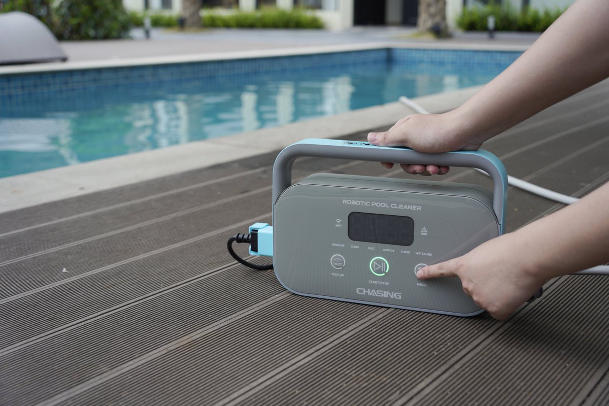 Poolmate_Robot's tweet image. Application or Control box? It&apos;s up to you. CHASING CM600 Robotic Pool Cleaner is intelligent and powerful. Grab your coffee and enjoy the Summer🏊‍♀️🏖 
#summer #pooltime #roboticcleaner #POOL