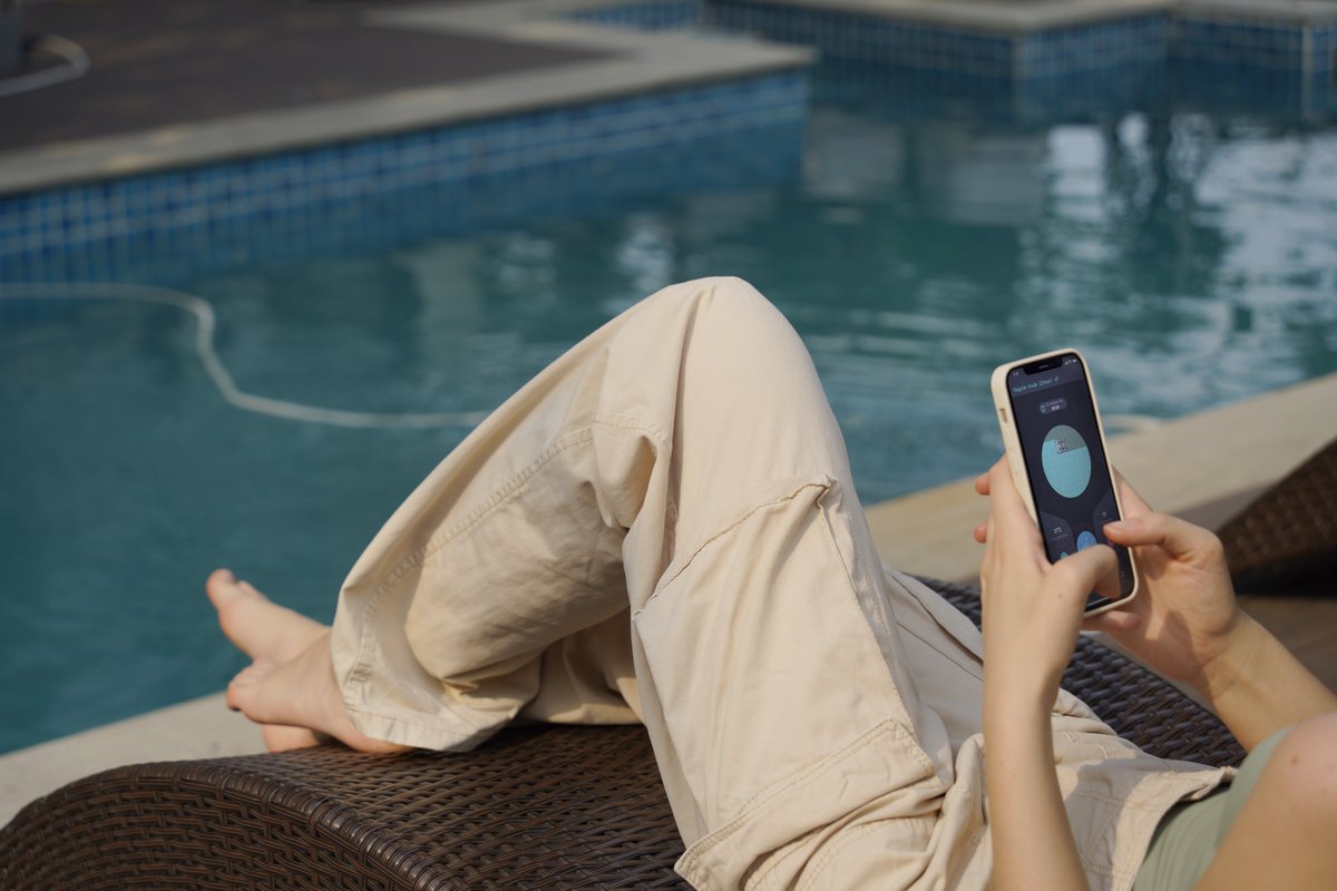 Poolmate_Robot's tweet image. Application or Control box? It&apos;s up to you. CHASING CM600 Robotic Pool Cleaner is intelligent and powerful. Grab your coffee and enjoy the Summer🏊‍♀️🏖 
#summer #pooltime #roboticcleaner #POOL