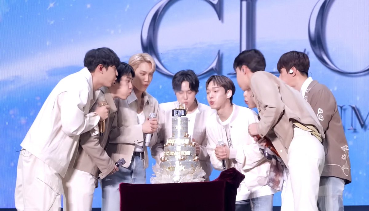 mahalniDyo's tweet photo. Junmyeon: Please help EXO do well.
EXO: 🙏🏻🙏🏻🙏🏻🙏🏻🙏🏻🙏🏻🙏🏻🙏🏻
EXOLS: Yes please please please Lord! 🙏🏻❤️
😭😭😭😭😭😭😭😭😭
#11YearsWithEXO
#EXO #엑소
#weareoneEXO @weareoneEXO
@B_hundred_Hyun @layzhang https://t.co/R4J4jIMkTU