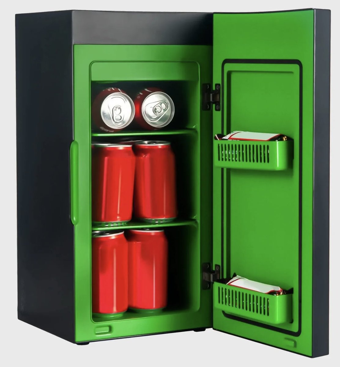 LivingDedGirrl's tweet photo. Everyone stop what you’re doing! Look at what I got today! An XBox mini fridge! #Mylifeiscomplete #XBmakemeanAmbassador #XBsuperiority @VanSulis https://t.co/arUGFpkjb8