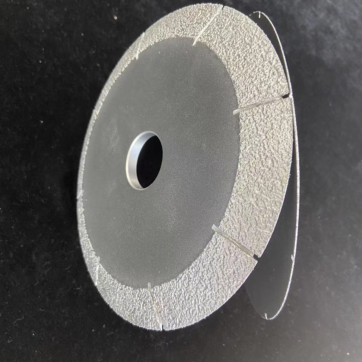 Diamond Grinding wheel and grinding heads for cast iron, grey iron, and ductile iron
metal bond diamond and brazing diamond wheels
#grindingwheel #brazing #diamondindustry #diamondtools
#iron #casting #greyiron #ductileiron #milling