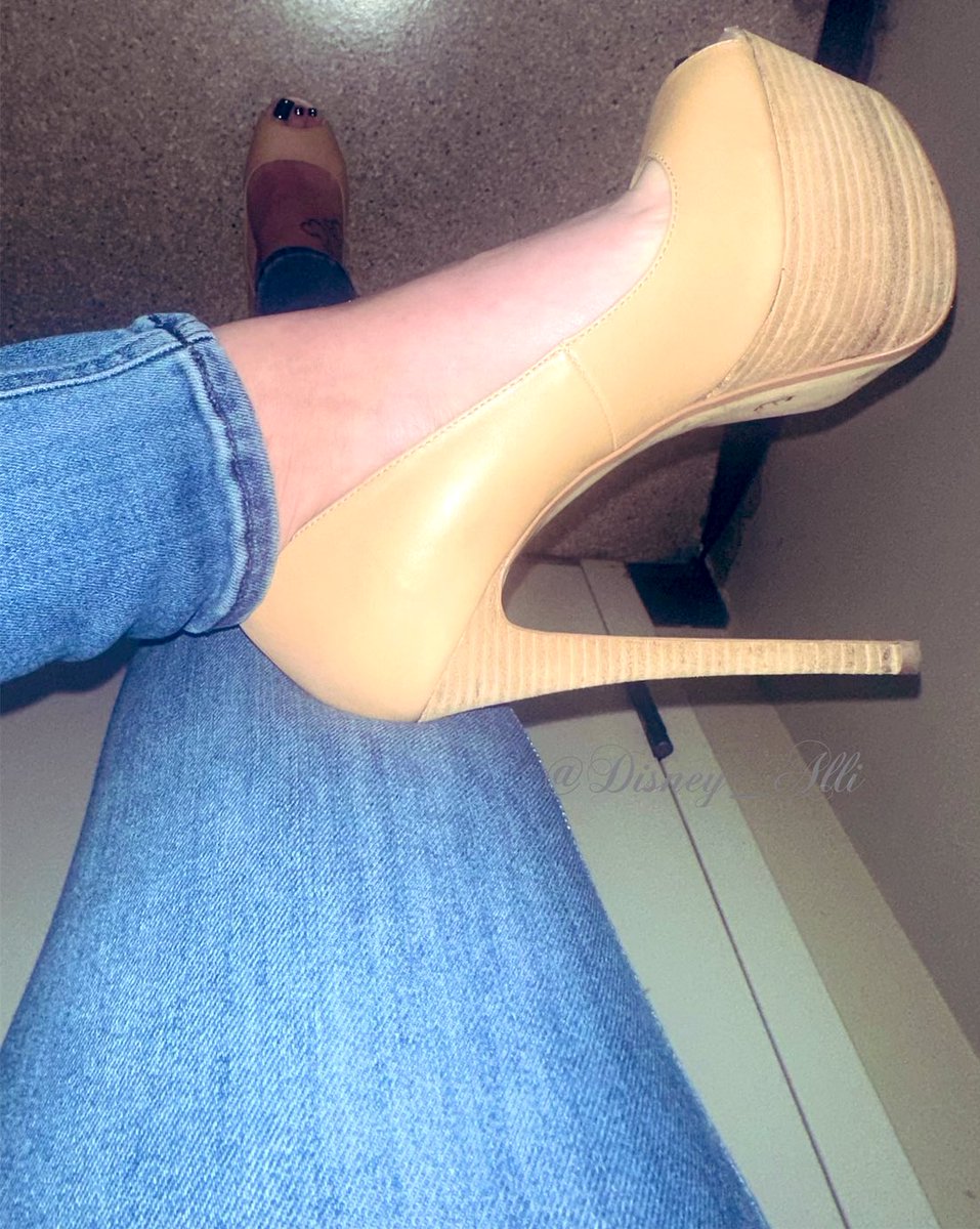 It’s a @stevemadden Langston night #shoes #shoefie #shoesoftheday #sotd #outfitoftheday #ootd #highheeledshoes #pumps #highheellife #highheellover #highheeladdict #shoelover #shoefreak #shoeporn #shoewhore #shoeaddict #shoeaholic #shoeaddiction #heelsporn #heels #showoff #peeps