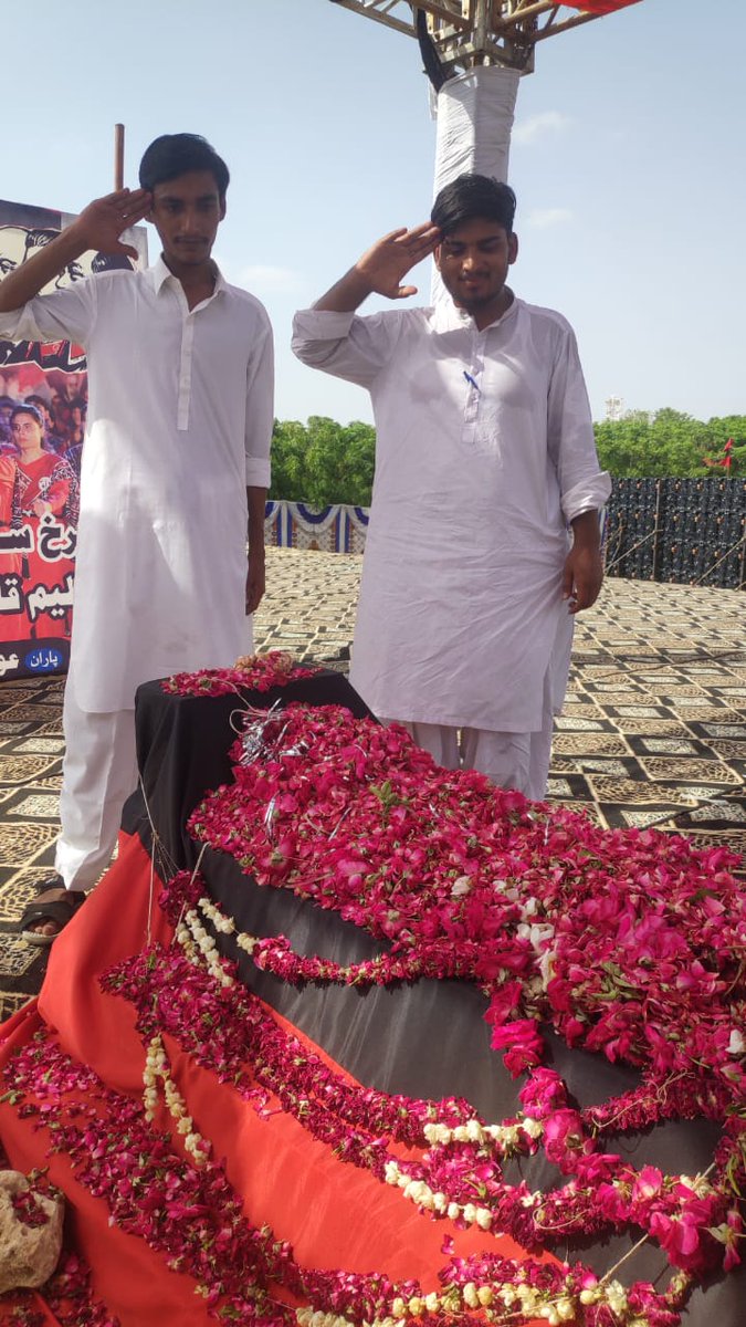UmairAliSindhi's tweet photo. سنڌ جي فڪري رهبر ۽محبوب استاد رسول بخش پليجو صاحب جي مزار تي کيس ڀيٽا پيش ڪندي.❤️

#TributeToRasoolBuxPalijo
#Tribute_ToRasool_Bux_Palijo  #ھر_وک_جنگشاھي_ڏانھن #sindhyanitahreek #سنڌي_شاگرد_تحريڪ https://t.co/kXeJMlYKic