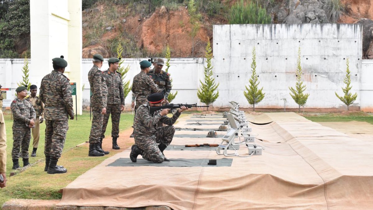 Lt Gen KS Brar, GOC, #DakshinBharatArea visited The Madras Regimental Centre, #Wellington to review the training & administration of #Agniveers. He interacted with the Agniveers & also appreciated Centre’s  efforts towards training & outreach to #Veterans & Veer Naris