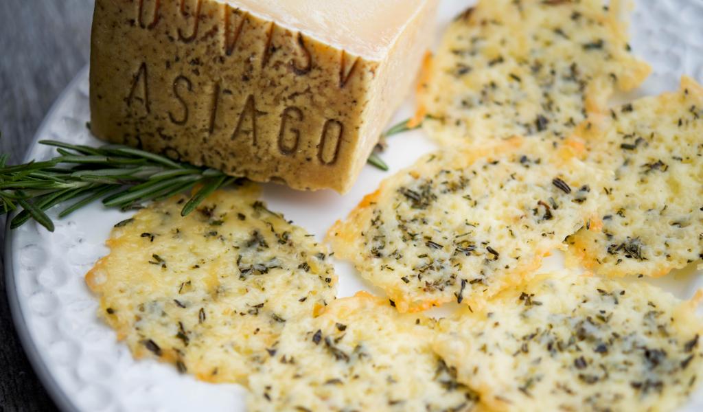 Asiago and Rosemary Cheese Crisps

🌿 RECIPE--> carriesexperimentalkitchen.com/asiago-rosemar…