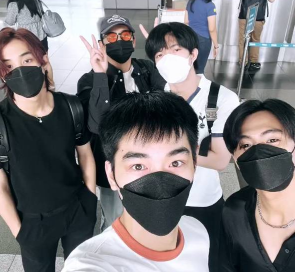 ppopwave's tweet photo. LOOK: #BINI and #BGYO share airport photos on Friday as they depart for Singapore. The sibling groups are set to perform on June 11 at the 'SPECTACLE! 2023: The Best of S-Pop &amp; P-Pop' at Esplanade Recital Studio. (📸: @BINI_ph &amp; @bgyo_ph)

More stories on https://t.co/ozPr5NKkoS https://t.co/zLZFlIzLpM