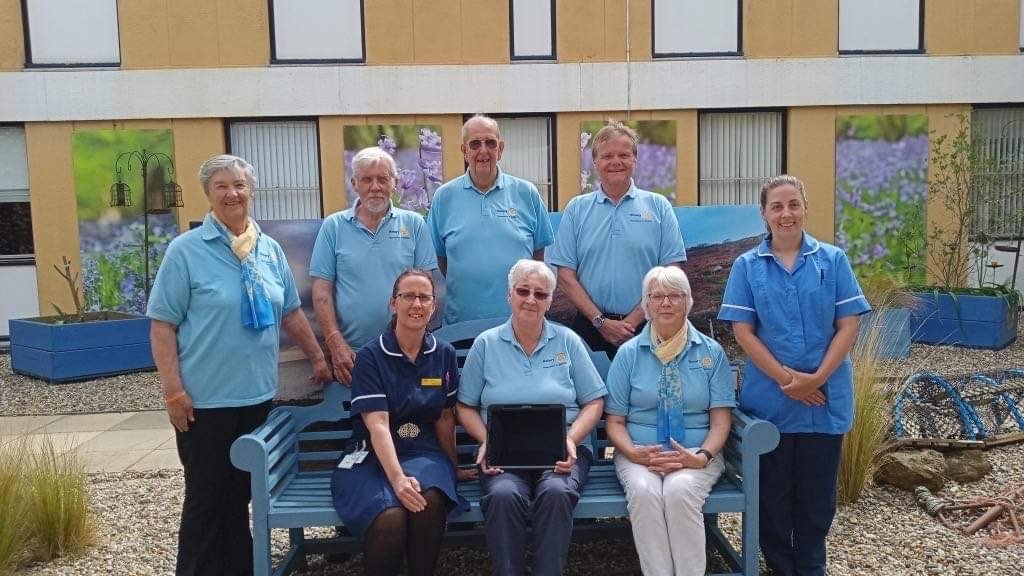 EvansMostyn's tweet photo. 1/2  On Monday the 5th June, 6 members of Hunstanton &amp; District Rotary went to present Elaine Rudd Specialist Breast Care Nurse and her team, with an IPAD Pro at the Breast Care Unit in the Queen Elizabeth Hospital in Kings Lynn. https://t.co/DPZiR0VwI1
