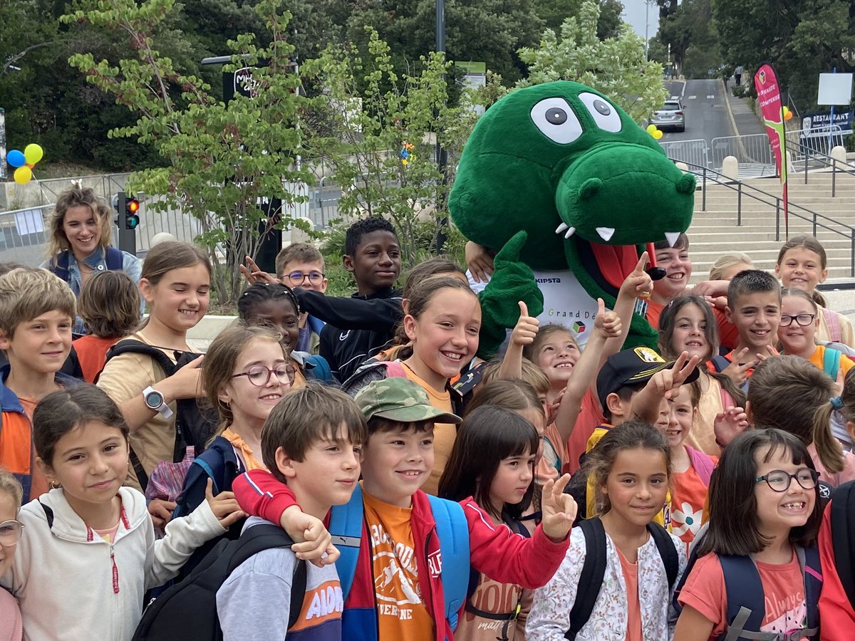 ICM_Montpellier's tweet photo. 📢 #GrandeRecompense 2023 : #ConférenceDePresse au FDI stadium pour la clôture de l'édition spéciale 10 ans du #GrandDéfiVivezBougez #GDVB. Plus de 800 enfants sont réunis pour une journée festive et conviviale ! 🎉 https://t.co/jkt2Re9giG
