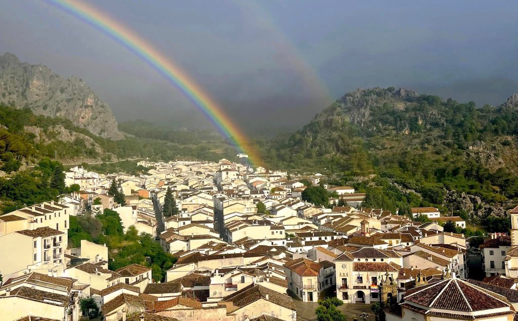 radiograzalema's tweet photo. #Grazalema 🌈 

Foto de @alcasuso https://t.co/UhysW0LcPU