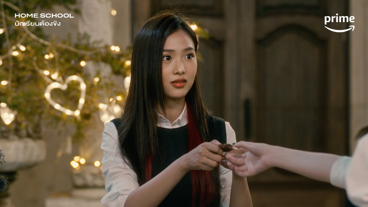 primevideoth's tweet photo. ให้คุกกี้พาคุณเข้าสู่ Home School เพียงคนละชิ้น แล้วคุณจะได้พบกับประสบการณ์แบบใหม่ ไหนใครอยากลองชิมคุกกี้ดูบ้าง… 🍪👩🏼‍🍳

#HomeSchoolSeriesEP1EP2 #HomeSchoolSeries #PrimeTH  @dew_jsu @Hirunkit_ @filmracha @janeeeyeh https://t.co/VzU1dmRpHh