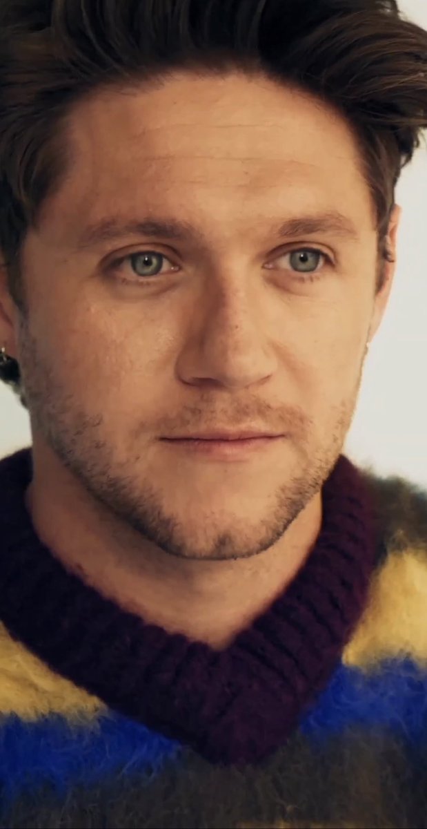 Faby_1DFam's tweet photo. Oh, to be looked at by Niall like this ♥️ https://t.co/LV1BrPrs6d