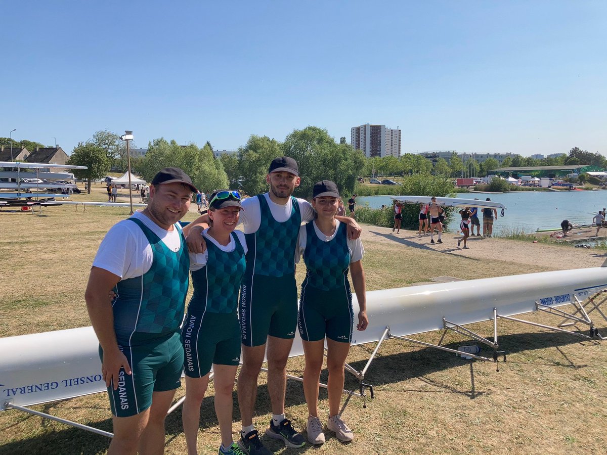 Zette60963125's tweet photo. Anonymat le plus total : Aviron Sedanais médaille 🥉 chpts seniors et para sprints, pr la 1ere fois un 4 seniors🧔et un 4 mixte🧔👱‍♀️, un peu de soutien !! https://t.co/pprdB6zbhD
