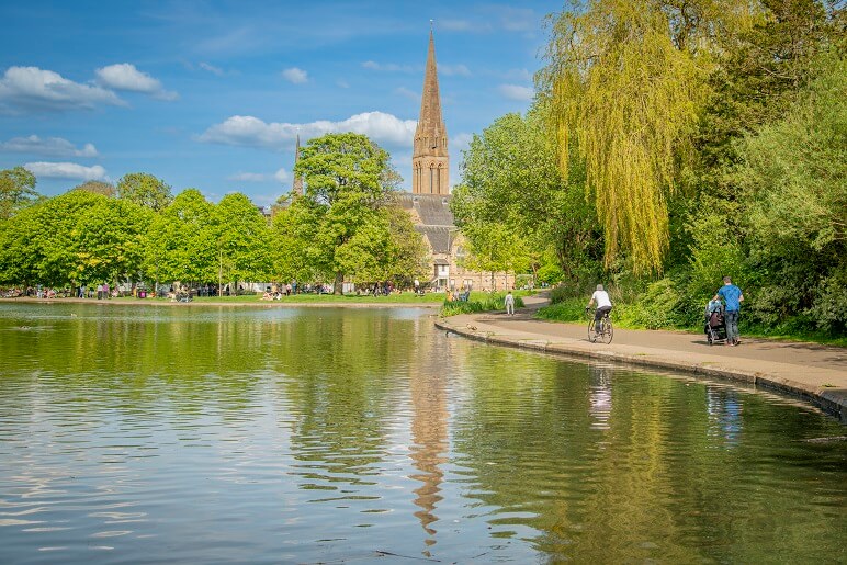 It's officially summer 🌞 From riverside walks to scenic spots, check out our top 5 walks 👣 for this season ⤵️

peoplemakeglasgow.com/see-do/outdoor…

#VisitGlasgow