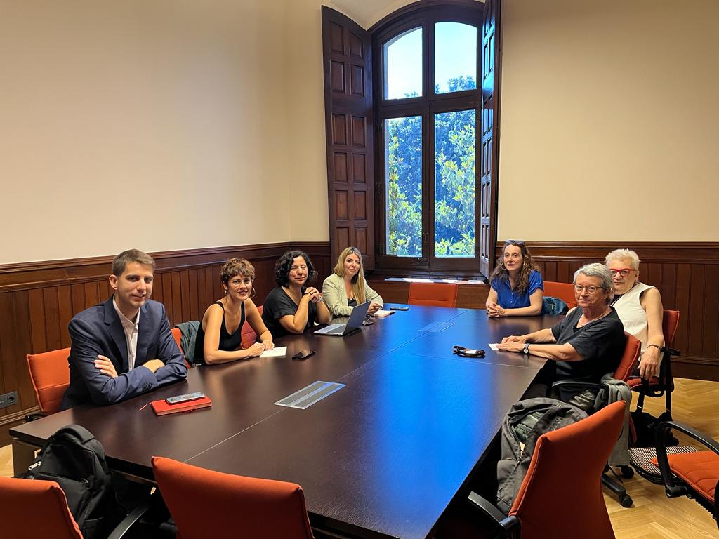 💥Ahir una delegació de #LaBonne vam anar al Parlament de Catalunya i ens vam reunir amb representants <a href="/Esquerra_ERC/">Esquerra Republicana</a>, <a href="/JuntsXCat/">Junts per Catalunya🎗</a>, <a href="/socialistes_cat/">Socialistes PSC/❤</a> i <a href="/EnComu_Podem/">Comuns__Cat</a> (1/3)