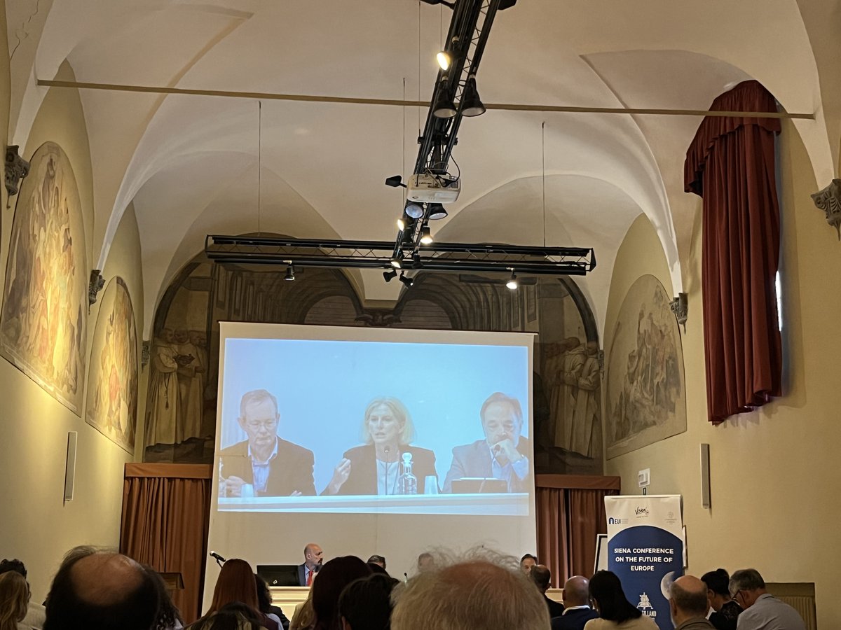 The 1st plenary “COP15 VERSUS COP27: LESSONS FROM INTERNATIONAL NEGOTIATIONS AND THE ROLE OF THE EU” compares negotiations on biodiversity and climate mitigation🌱

#vision2023 #visionconference #visioneurope2023 #sienaconference2023 #visioneuro #futureofeurope #pontignano2023