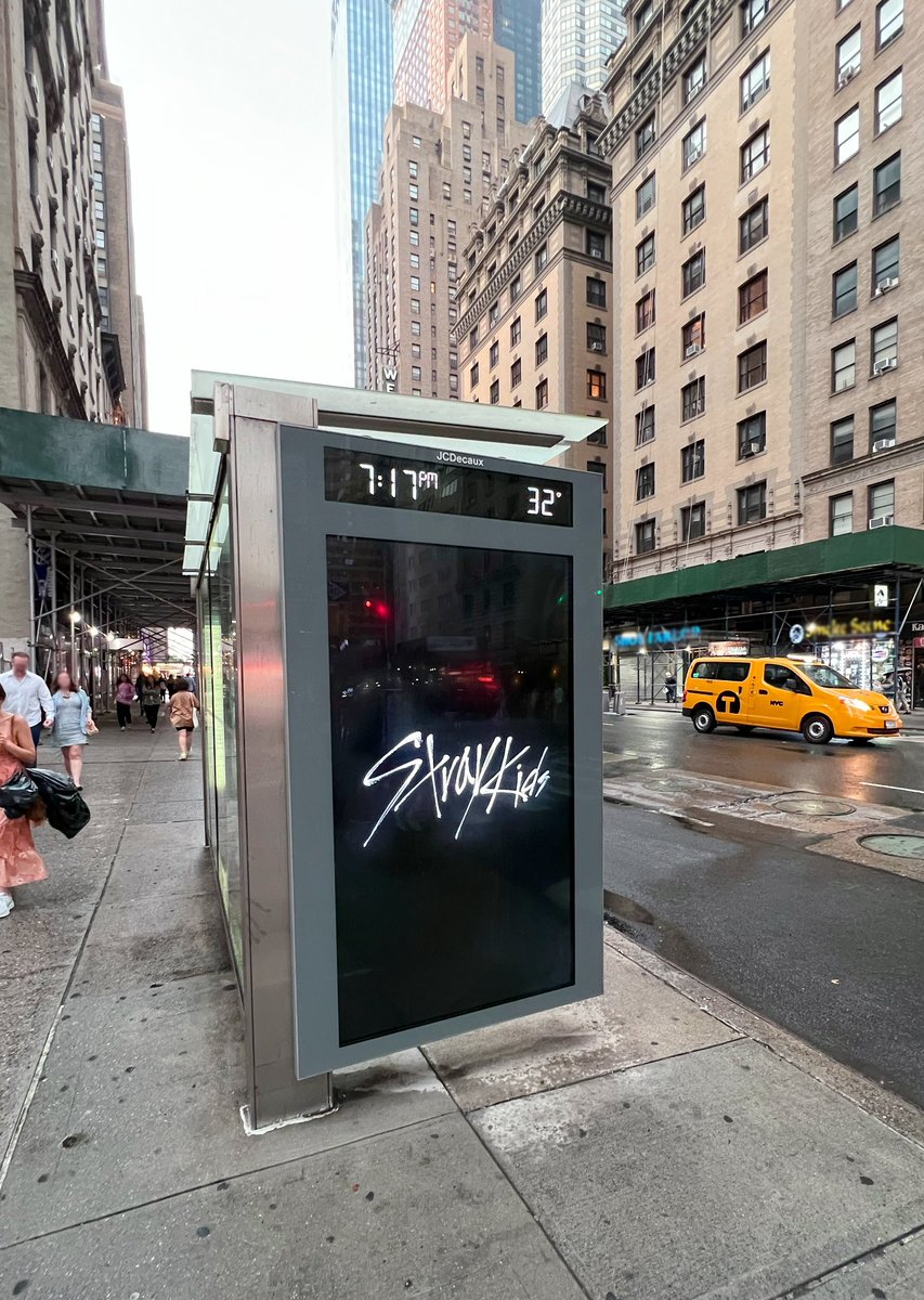 StationStay_Mx's tweet photo. 📸| Actualización de fotos de las calles de NY.
[Guardián de esquí]
Rostros familiares que aparecen en Nueva York, Los Ángeles y Europa en los EE. UU.😊
Niños callejeros en todas partes en todo el mundo 🌎✨
#StrayKids #StrayKids
#5_Stars
#Especial #Clase_S
#StrayKids https://t.co/sbUUBrwg9A