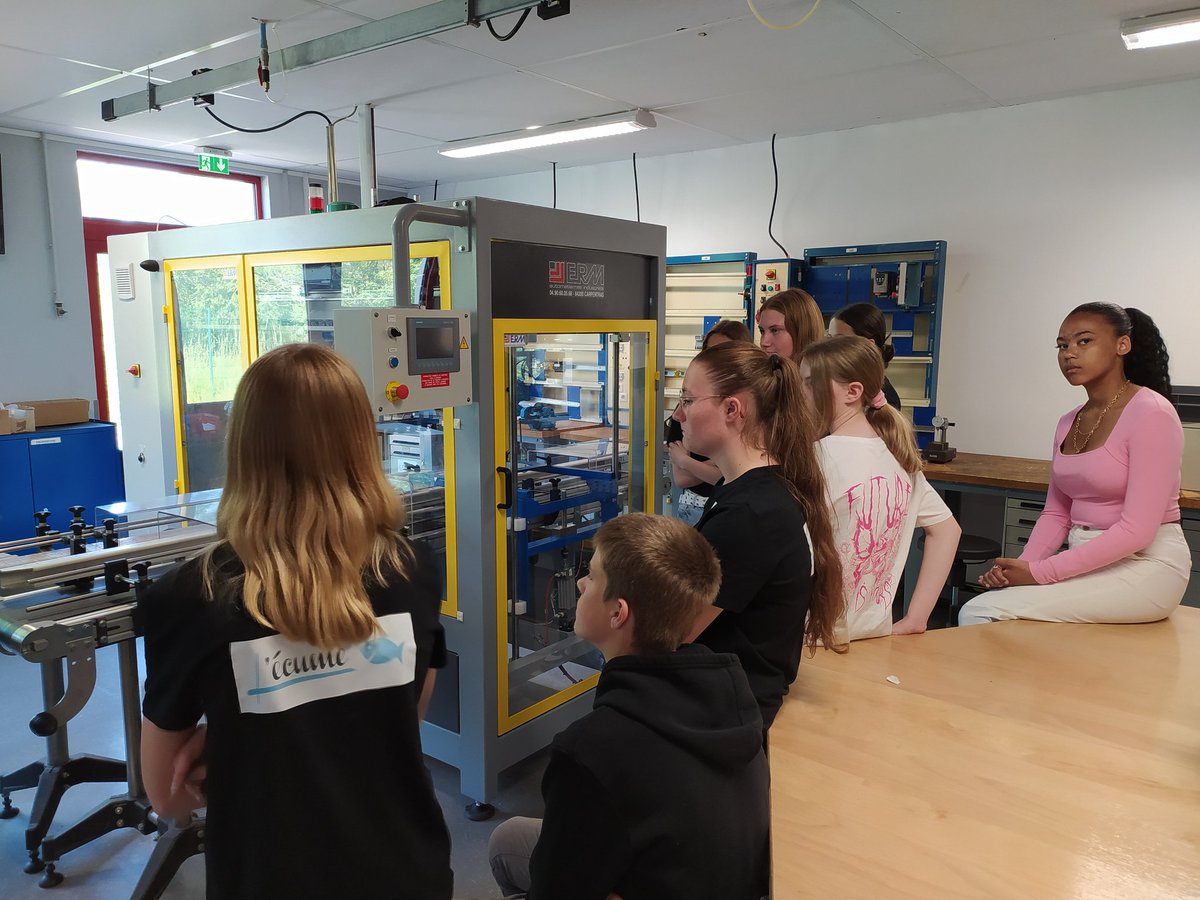 27Techno's tweet photo. Visite du pôle formation de l'UIMM de l'Eure pendant le concours Challeng'Eure 4.0 @CollegeEurope27 @UIMMEure https://t.co/YM8JLlxbwt