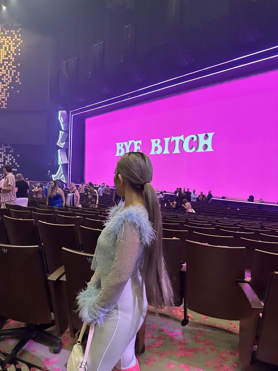 4SISTERS_Irene's tweet photo. 🤟 https://t.co/txGi413boZ