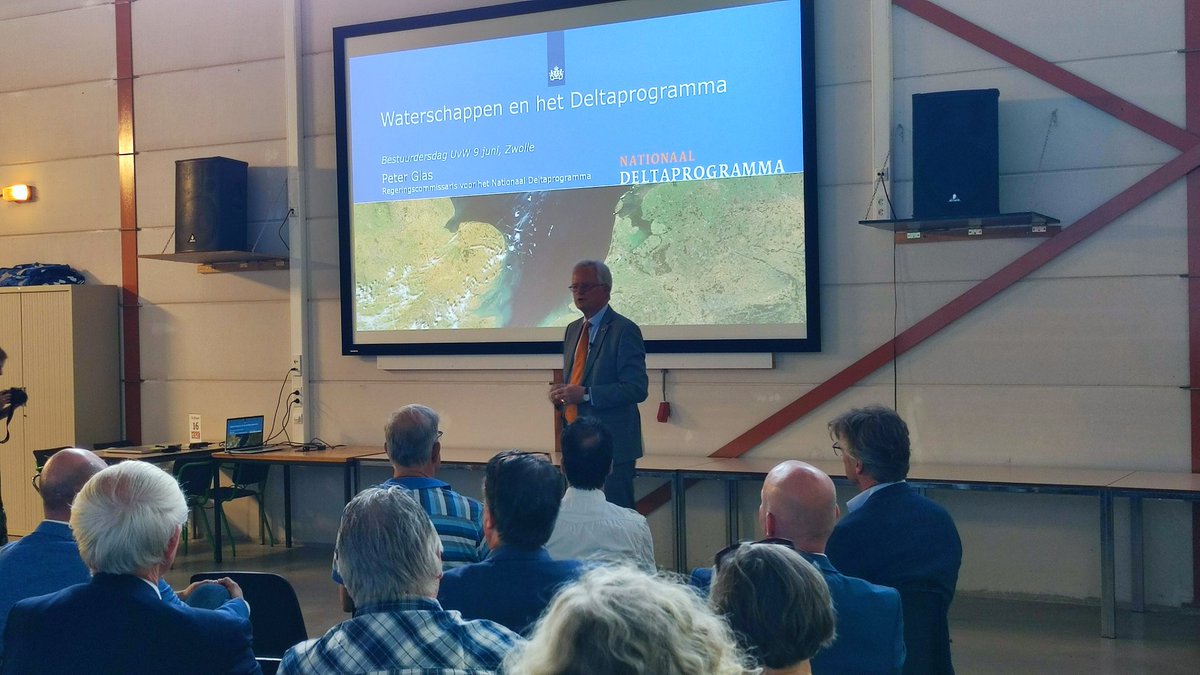 PvdAHHNK's tweet image. Eerste workshop over het #deltaprogramma, bij de #BestuurdersdagWaterschappen @WDODelta, verzorgd door #deltacommesaris @PCGGlas