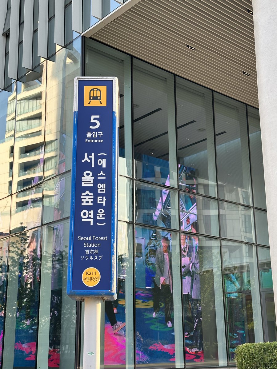 gxngeo's tweet photo. 트럭보내러왓습니다
드립칠려고 햇는데 진짜 트럭잇어서 입다물게됨 https://t.co/QHKdEZcZUA