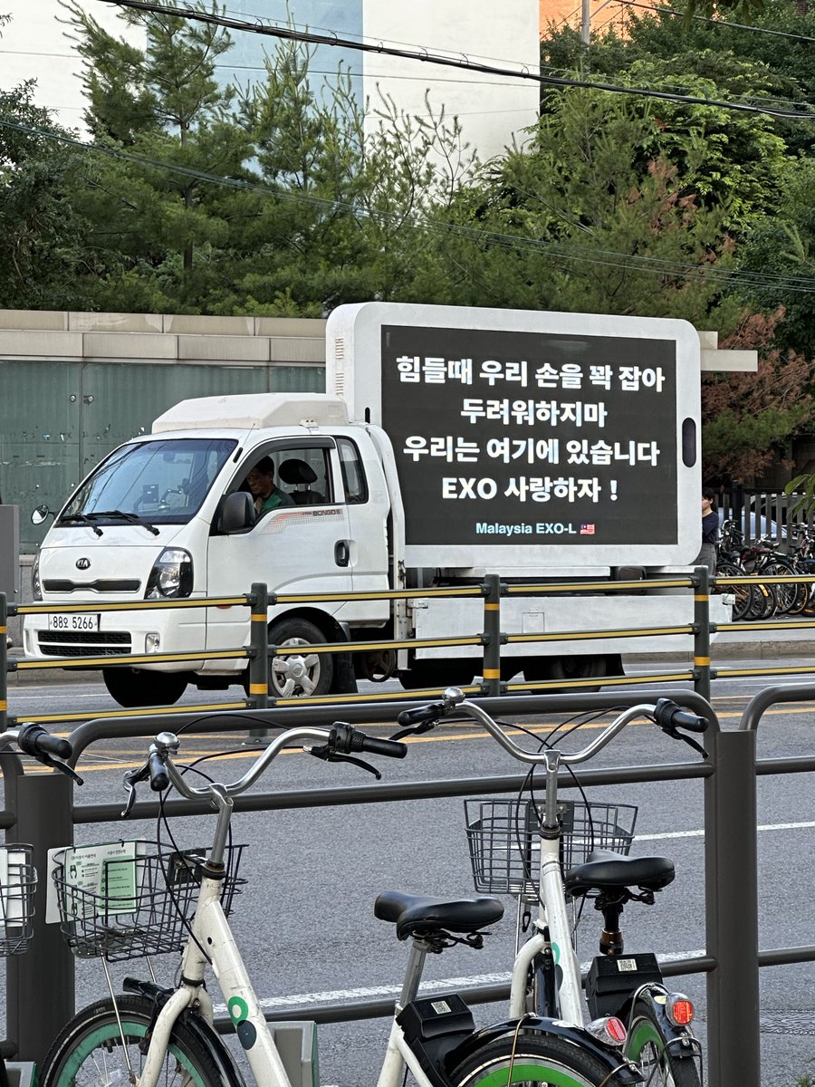 gxngeo's tweet photo. 트럭보내러왓습니다
드립칠려고 햇는데 진짜 트럭잇어서 입다물게됨 https://t.co/QHKdEZcZUA