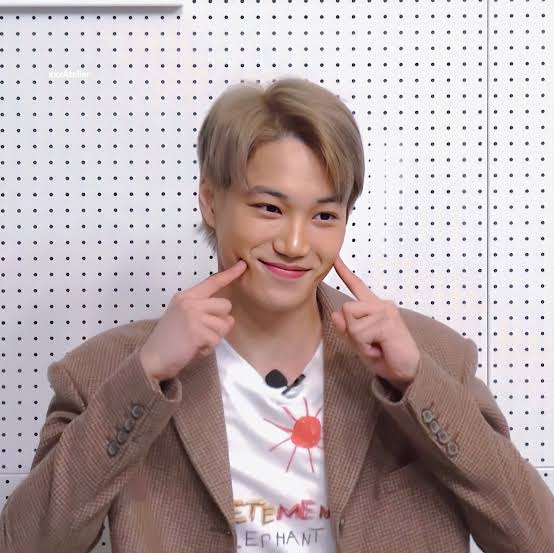 deestpopulus's tweet photo. Kalbime iyi gelen tek şey yüzüne bakmak 🥹Bir de dokunabilsem ömrüme nasıl iyi gelir🖤

#Day613
#언제까지나_종인이와_함께할게
#AlwaysHereForJongin 
#카이 #KAI  #종인 @weareoneexo https://t.co/GF7fEpF9ph