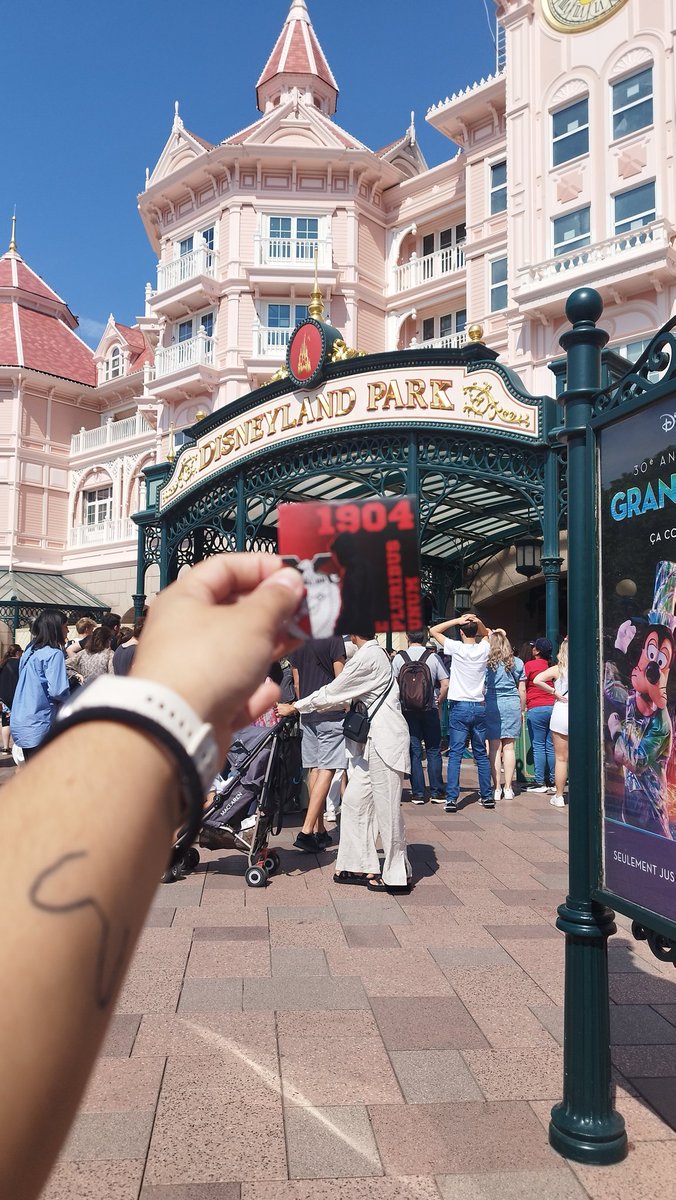 Olá Disneyland! 🦅🟥⬜

#sejaondefor