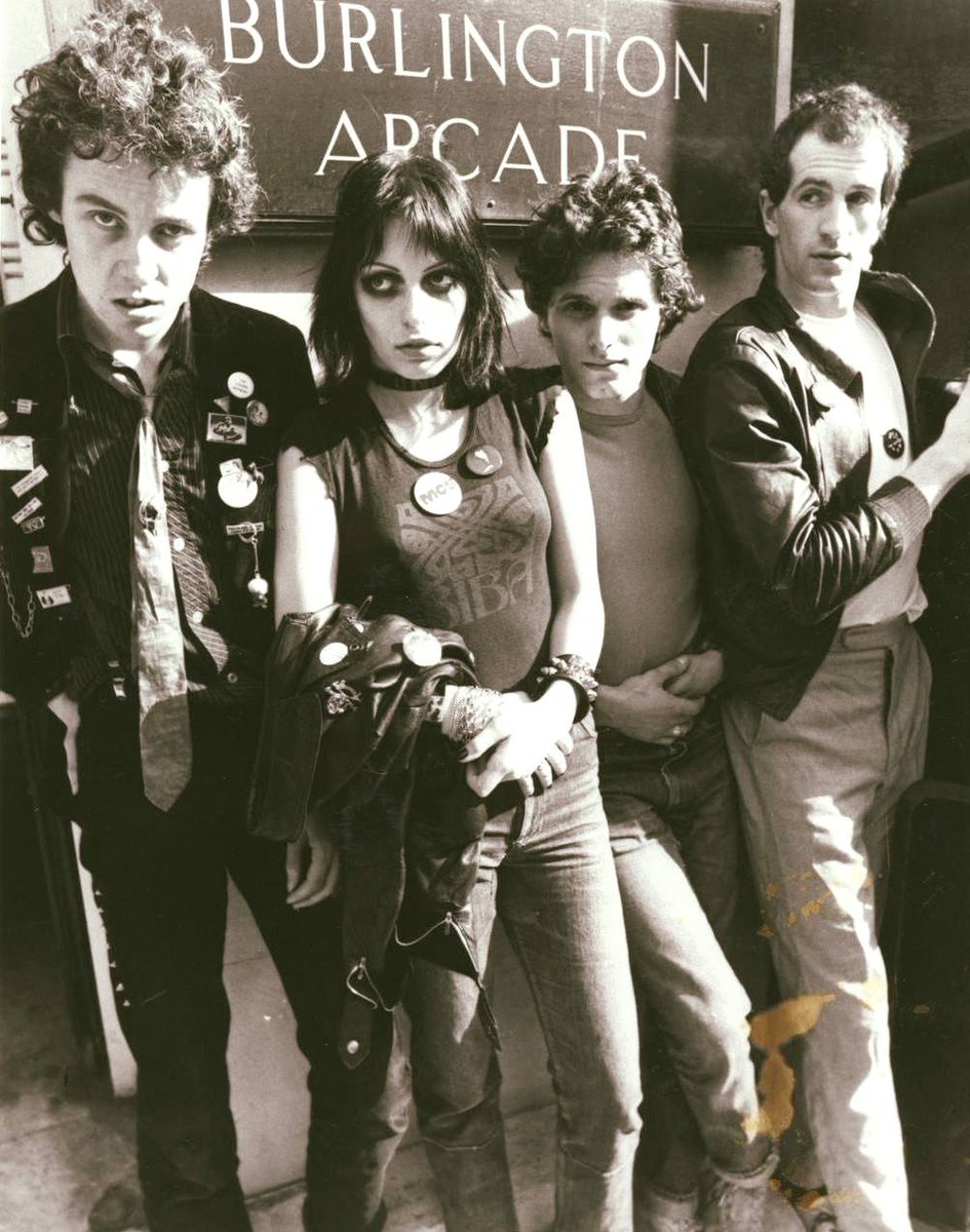 'Half-way through our favourite song.' The Adverts -  TV Smith, Gaye Advert, Tim Cross & Howard Pickup
.
#punkrock #theadverts #TVSmith #GayeAdvert #punkrockhistory #punk