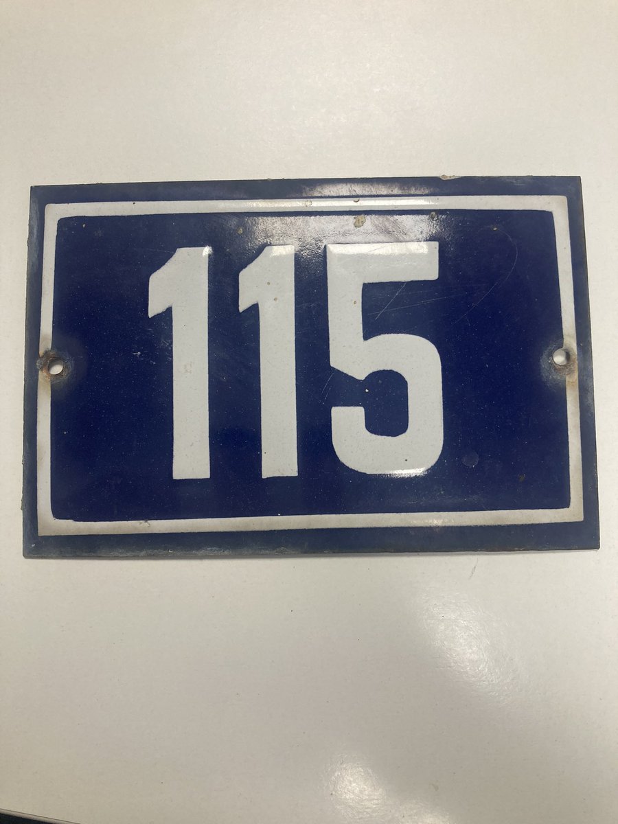 thomascharles3's tweet photo. 🔍 Devinette « #Ecole Sainte Marie »! 🏫🔍

D'où vient ce mystérieux "115" ? 🤔💭

Une petite piste : ça a un lien avec l'histoire de l'école ! 📚🎓

À vos réflexions, chers amis érudits ! 😄✨ #Devinette #HistoireÉcole https://t.co/Ymv3JKaiIE