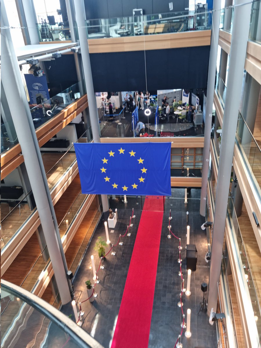 leane_dps's tweet photo. @Europarl_EYE @LCPevenements 
#Europarl_EYE   #LCPevenements 
#incredible https://t.co/523bnodXNb