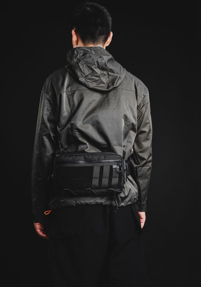 A variety of carrying ways, according to your preference to choose.
#edc
#amazonfinds 
#edccommunity 
#edclifestyle 
#mensstyle 
#mensfashion 
#essentials 
#dailycarry 
#photography 
#tactical 
#tacticalgeek 
#organization 
#menswear 
#backpack
#edccarry 
#slingbag 
#dailybag