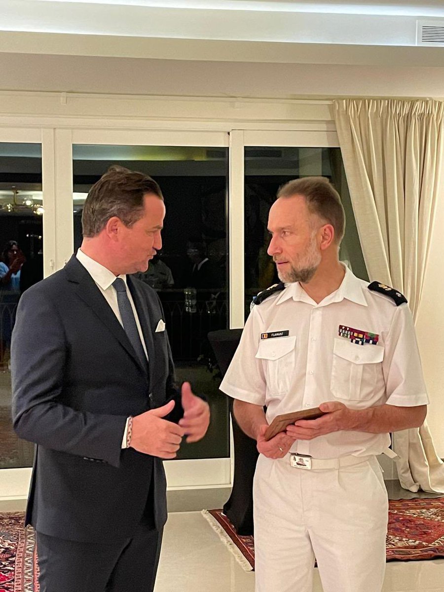 AntoynDelcourt's tweet photo. Early morning handover in Abu Dhabi 🇦🇪 of the tactical command of the maritime operation @EMASOH_AGENOR from Belgium 🇧🇪 to Italy 🇮🇹 in the presence of the future Chief of the Belgian Navy 🇧🇪, Admiral Tanguy Botman. Belgium remains committed to maritime security. Congratulations again to Admiral Renaud Flamant for his leadership and amazing carrier 👏. Thanks also to the Belgian Navy officers and staff for their expertise and great professionalism. You made us proud once again. 
💪🙏🏻 🇧🇪🤝🇦🇪

#Emasoh #maritimesecurity 
@TheBelgianNavy @BelgiumDefence @BelgiuminUAE @BelgiumMFA @MonarchieBe