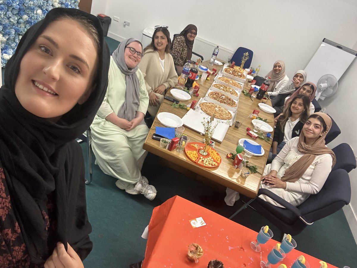 LutonSteps's tweet photo. To commemorate the end of #VolunteersWeek2023, we at Young Steps held a Volunteerโs Dinner at @letshubluton to celebrate and thank our wonderful volunteers who support the important work that we do.#WeStepUp #VolunteersWeek @CILuton https://t.co/jAUXj1IQdq