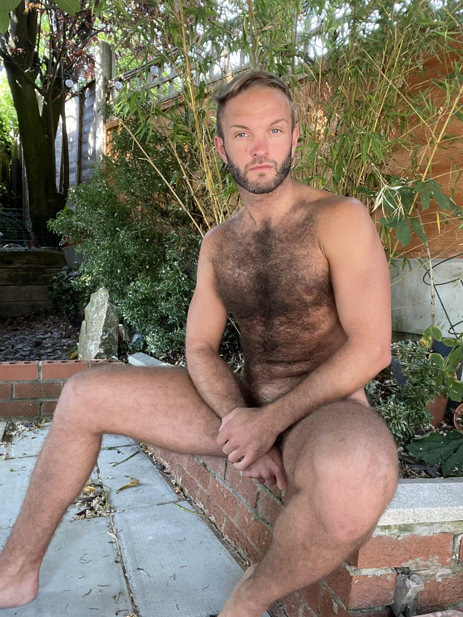 TopBBreeder's tweet photo. Happy Friday lads #gaymuscle
#hairygay #top https://t.co/CLKl3Zd91m