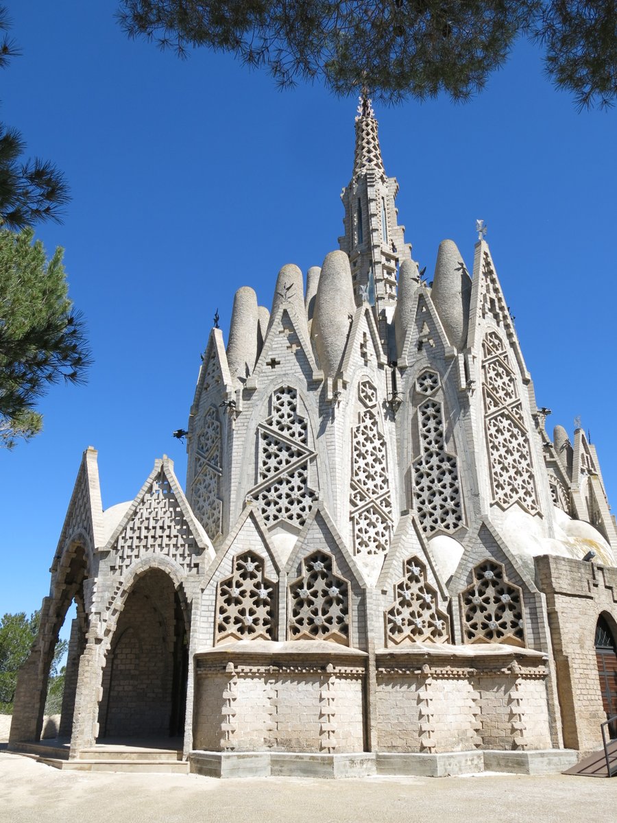 ireneuc's tweet photo. Us convido a la presentació del meu últim llibre "Edificis Catalans amb Història" (editat per @Redbook_Ed)  que tindrà lloc aquest diumenge 11 de juny a les 12h al Museu de Vilabella (#AltCamp - #Tarragona). Espero poder saludar-vos en persona. 🥰🥰🥰  @elvallenc @TrenValls https://t.co/isiDlqqeIY