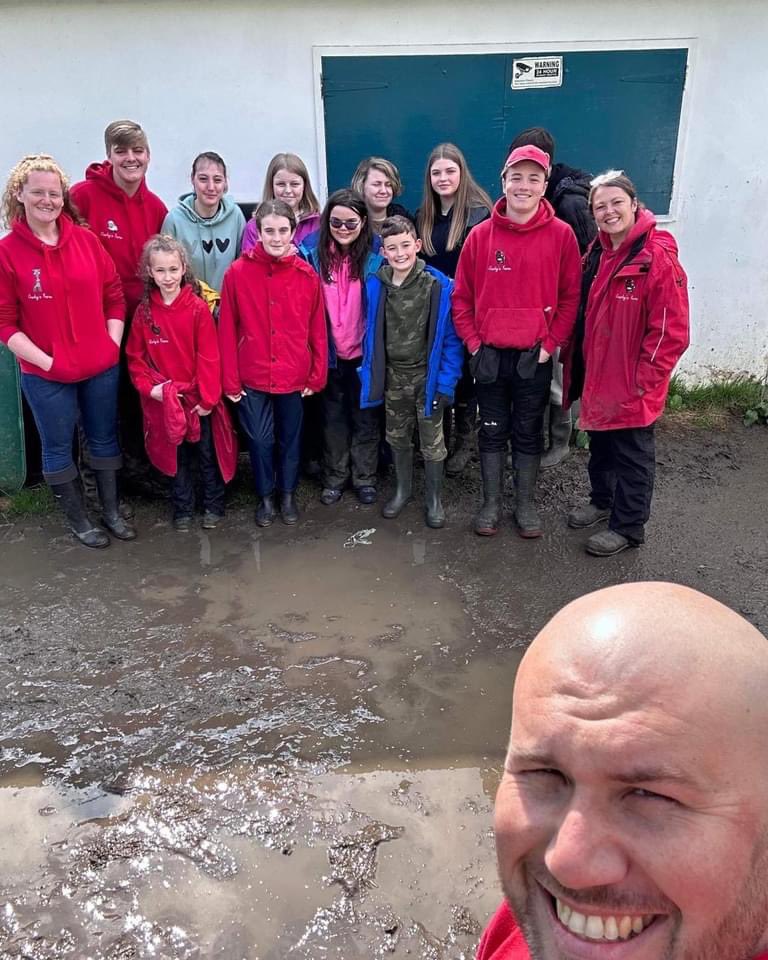 CurlysFarm's tweet photo. Today for #futurefarmingfriday we would like to introduce some of our #curlysyoungfarmers, the very first #youngfarmers on the Isle of Sheppey! Meeting weekly, our young farmers learn about farming, showing and country life. These Young Farmers really are the future of farming. ♥️
#farmingfortnight #leafeducation