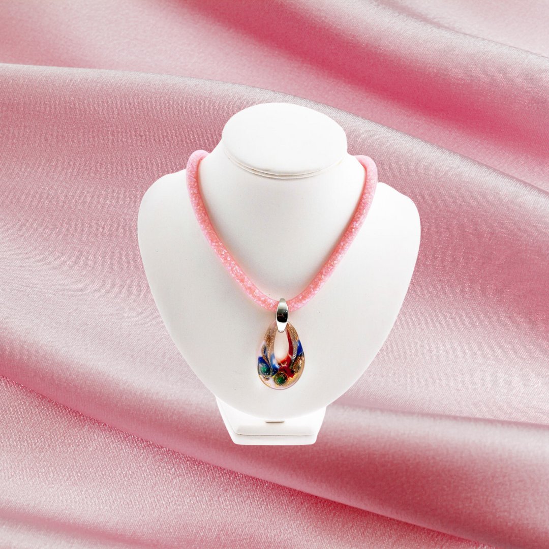 Searching for a gift for a loved one? We have the perfect item - the Pale Pink Necklace with Multi Colour Teardrop Murano Pendant, handcrafted in Italy  💎

italian-world.co.uk/product/pale-p…

#muranoglass #muranonecklace #italy #italiangifts