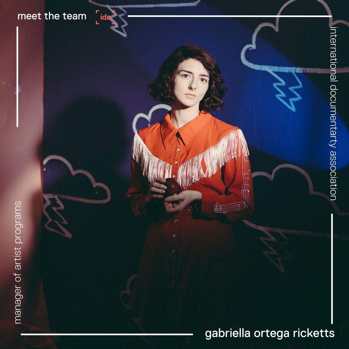 IDAorg's tweet photo. Meet @gabricketts! Gabriella is the manager of artist programs. She's proud to be co-lead of the @IDAWorkersUnion. A Colombian-American multidisciplinary artist &amp; producer, Gabriella lives in LA with her partner &amp; their 3 cats. Learn more about Gabriella: https://t.co/vyHW8PBTVe https://t.co/OB9YYahjAX