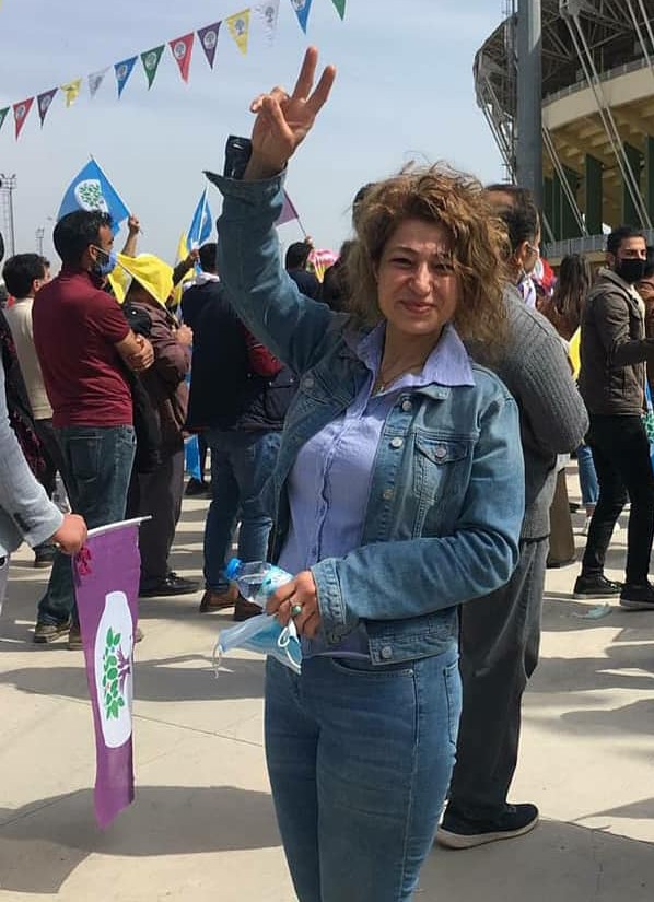 Şanlıurfa Vergi Dairesi Müdürlüğünde görev yapmakta iken 677 sayılı KHK ile görevinden ihraç edilen BES eski şube Eşbaşkanı Leyla SEZER mahkeme kararı ile görevine iade edildi.
<a href="/khktelevizyonu/">KHK TV</a> <a href="/KHKLI_Platformu/">KHKLI PLATFORMU</a> <a href="/Urfa_KHK/">URFA KHK DAYANIŞMASI</a> <a href="/BES_Gnl_Mrk/">BES Genel Merkezi</a> <a href="/LeylaSezer17/">Leyla Sezer</a>