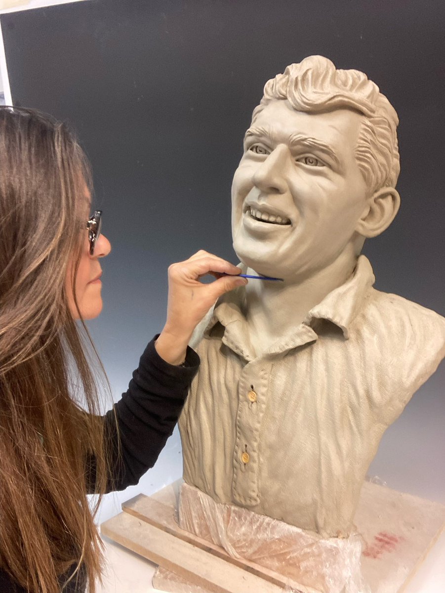 Eddie being sculpted by <a href="/Stephmatthews33/">Stephaniejanematthews</a> .  Not long now with Willie Ormond left to do.  A fantastic project for Steph and I to work on and for the benefit of <a href="/HibsTrust/">Hibernian Historical Trust</a> and <a href="/HibernianFC/">Hibernian Football Club</a>. #hibernianfc #famousfive #eddieturnbull
